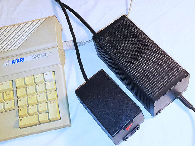 Atari 520ST PSU original and new comparison.